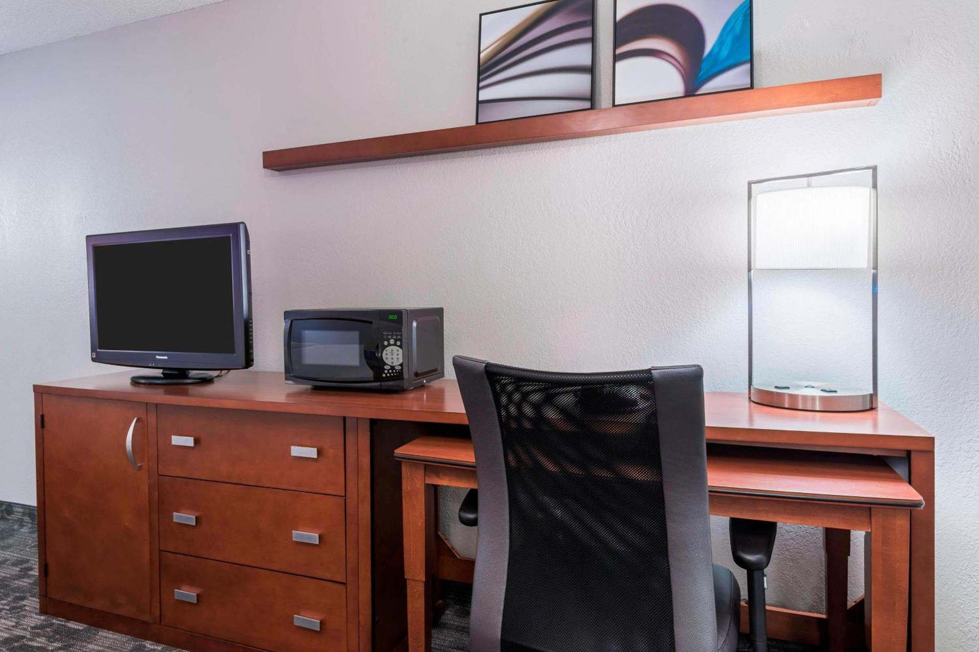 Отель Courtyard Sarasota Bradenton Airport Экстерьер фото