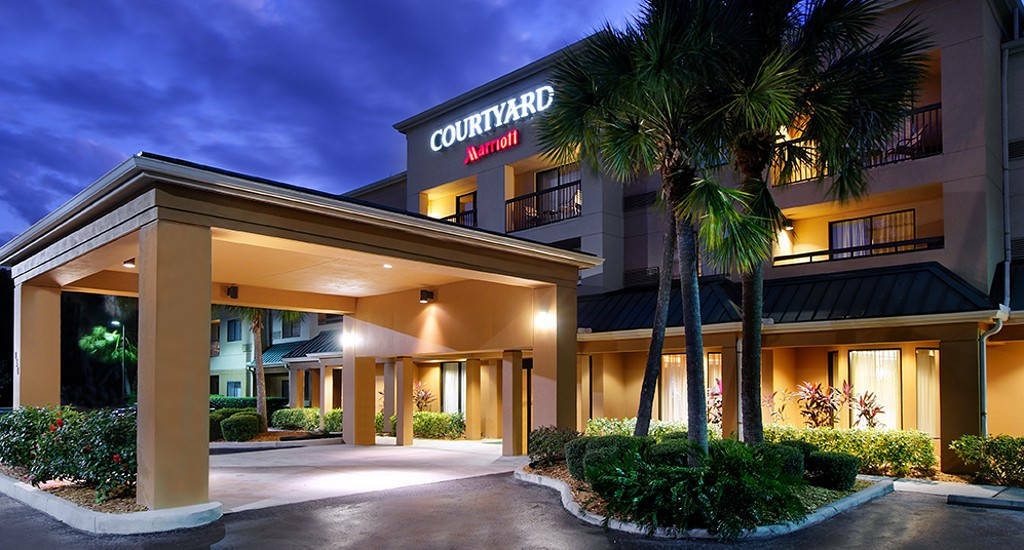 Отель Courtyard Sarasota Bradenton Airport Экстерьер фото
